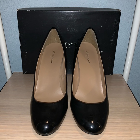 Ann Taylor Patent Leather Pump - Picture 2 of 8